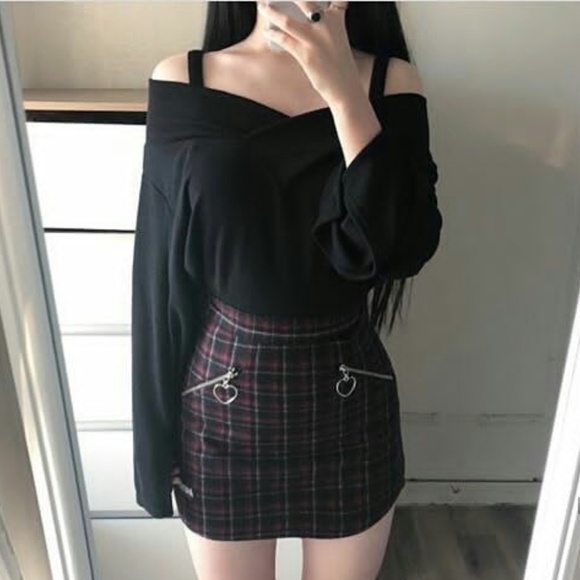 LOOKING FOR TOPS/PANTS/SKIRTS - Picture 8 of 8
